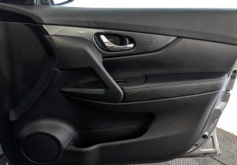 Подержанный автомобиль Nissan X-Trail 2015 года (25 фото)