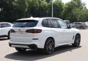 Подержанный автомобиль BMW X5 2020 года (5 фото)