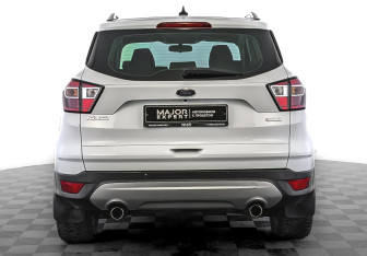 Подержанный автомобиль Ford Kuga 2018 года (6 фото)