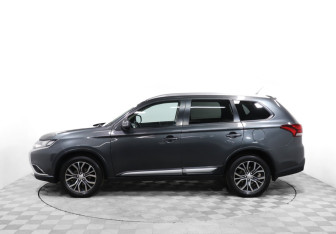 Подержанный автомобиль Mitsubishi Outlander 2016 года (8 фото)