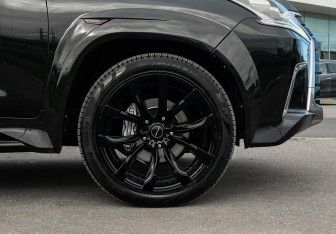 Подержанный автомобиль Lexus LX 2020 года (22 фото)