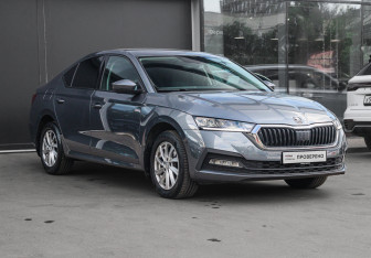 Подержанный автомобиль Skoda Octavia Liftback 2021 года (3 фото)