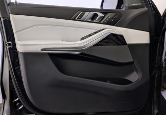 Подержанный автомобиль BMW X5 2025 года (19 фото)