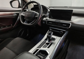 Подержанный автомобиль Geely Coolray 2021 года (10 фото)