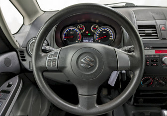 Подержанный автомобиль Suzuki SX4 Hatchback 2013 года (23 фото)