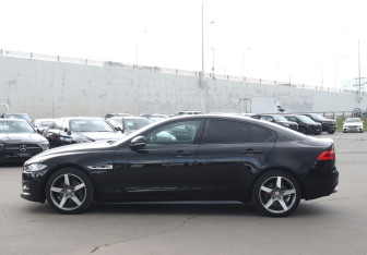 Подержанный автомобиль Jaguar XE 2018 года (8 фото)