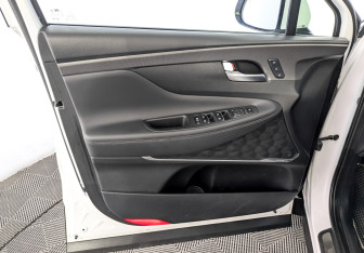 Подержанный автомобиль Hyundai Santa Fe 2019 года (19 фото)