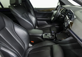 Подержанный автомобиль BMW X3 2023 года (10 фото)