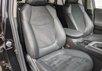 Подержанный автомобиль Toyota RAV4 2022 года (25 фото)