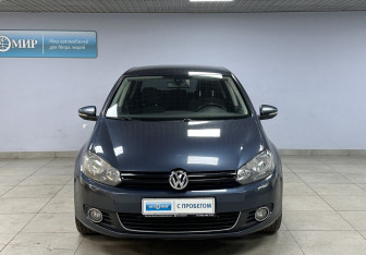 Подержанный автомобиль Volkswagen Golf Hatchback 2012 года (2 фото)