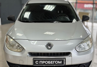 Подержанный автомобиль Renault Fluence 2010 года (2 фото)