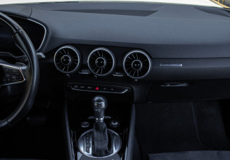 Подержанный автомобиль Audi TT Coupe 2016 года (11 фото)