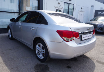 Подержанный автомобиль Chevrolet Cruze Sedan 2013 года (7 фото)