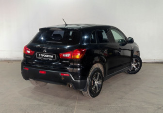 Подержанный автомобиль Mitsubishi ASX 2011 года (5 фото)