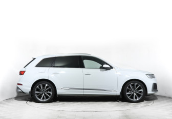 Подержанный автомобиль Audi Q7 2021 года (4 фото)
