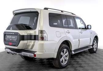 Подержанный автомобиль Mitsubishi Pajero 2018 года (5 фото)