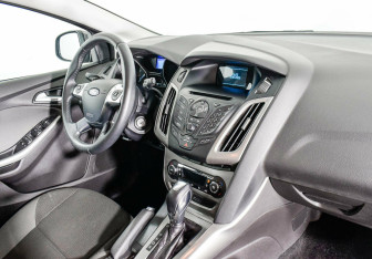Подержанный автомобиль Ford Focus Hatchback 2014 года (7 фото)
