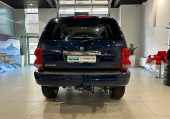 Подержанный автомобиль Dodge Durango 2005 года (5 фото)
