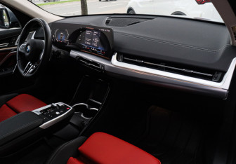 Подержанный автомобиль BMW X2 2024 года (7 фото)