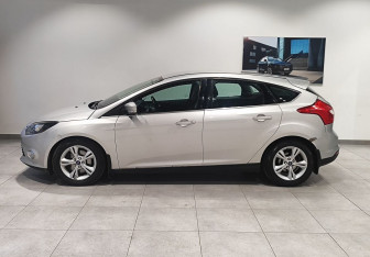 Подержанный автомобиль Ford Focus Hatchback 2012 года (8 фото)
