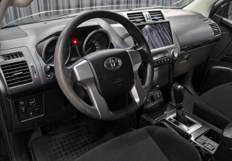 Подержанный автомобиль Toyota Land Cruiser Prado 2016 года (16 фото)