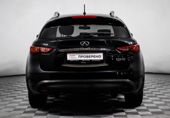 Подержанный автомобиль Infiniti QX70 2014 года (6 фото)