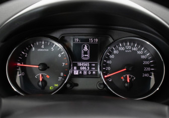 Подержанный автомобиль Nissan Qashqai 2010 года (12 фото)