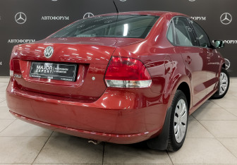 Подержанный автомобиль Volkswagen Polo Sedan 2012 года (5 фото)