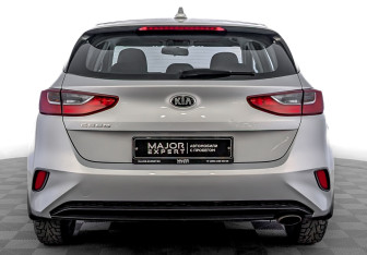 Подержанный автомобиль Kia Ceed Hatchback 2020 года (6 фото)