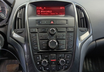 Подержанный автомобиль Opel Astra Sedan 2013 года (14 фото)
