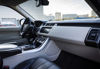 Подержанный автомобиль Land Rover Range Rover Sport 2016 года (16 фото)
