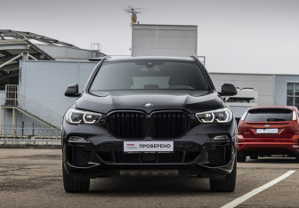 Подержанный автомобиль BMW X5 2020 года (3 фото)