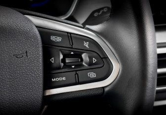 Подержанный автомобиль Geely Coolray 2023 года (29 фото)