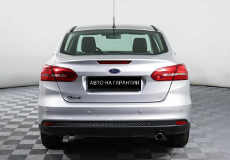 Подержанный автомобиль Ford Focus Sedan 2016 года (6 фото)