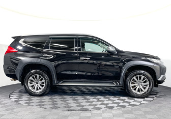 Подержанный автомобиль Mitsubishi Pajero Sport 2019 года (4 фото)
