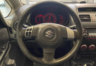 Подержанный автомобиль Suzuki SX4 Hatchback 2008 года (14 фото)