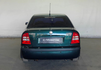 Подержанный автомобиль Skoda Octavia Liftback 2008 года (5 фото)