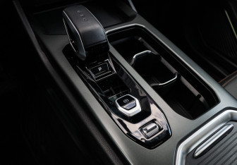 Подержанный автомобиль Geely Okavango 2023 года (20 фото)