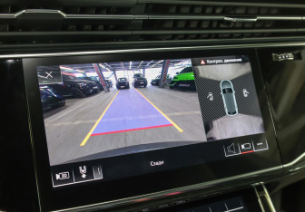Подержанный автомобиль Audi Q8 2019 года (23 фото)