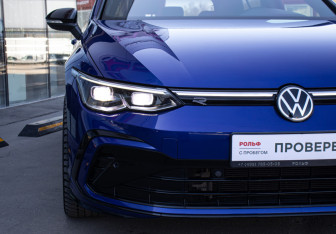 Подержанный автомобиль Volkswagen Golf Hatchback 2020 года (24 фото)