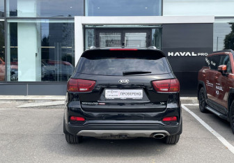 Подержанный автомобиль Kia Sorento 2018 года (6 фото)