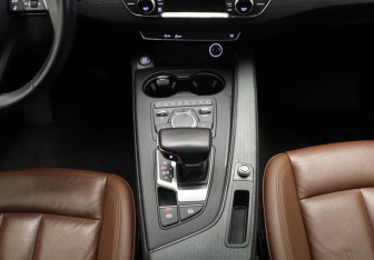 Подержанный автомобиль Audi A4 Sedan 2019 года (14 фото)