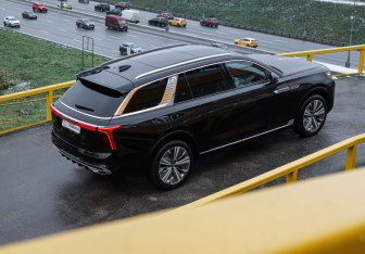 Подержанный автомобиль Hongqi E-HS9 2021 года (5 фото)