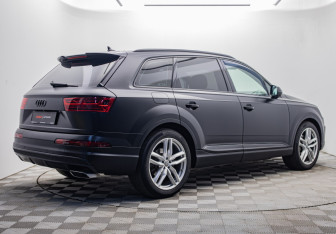Подержанный автомобиль Audi Q7 2016 года (6 фото)
