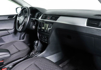 Подержанный автомобиль Skoda Rapid Liftback 2016 года (8 фото)