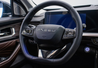 Подержанный автомобиль Exeed VX 2022 года (15 фото)