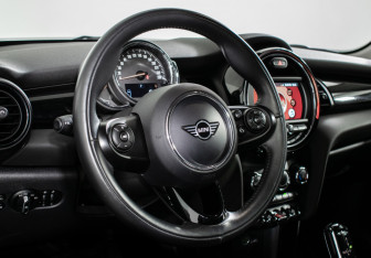 Подержанный автомобиль MINI Hatch 2020 года (13 фото)