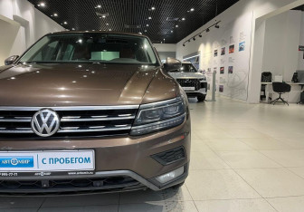 Подержанный автомобиль Volkswagen Tiguan 2018 года (8 фото)
