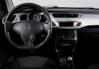 Подержанный автомобиль Citroen C3 Hatchback 2012 года (12 фото)