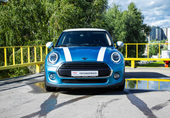 Подержанный автомобиль MINI Hatch 2018 года (2 фото)